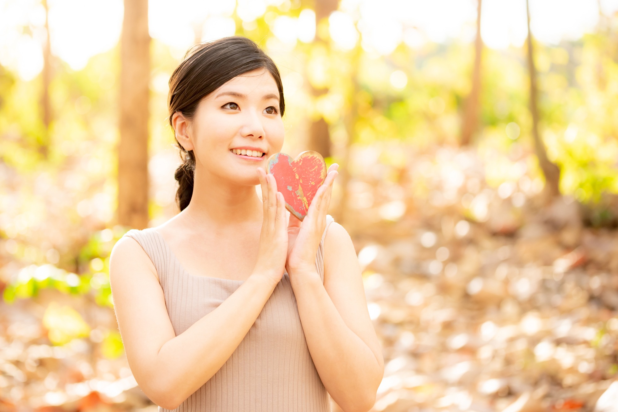 婚活がうまくいく女性の特徴3つ|選ばれる女性に共通する行動とは?