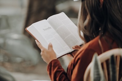 【読書の秋×婚活】心を豊かにする“婚活本・自己啓発本”のすすめ