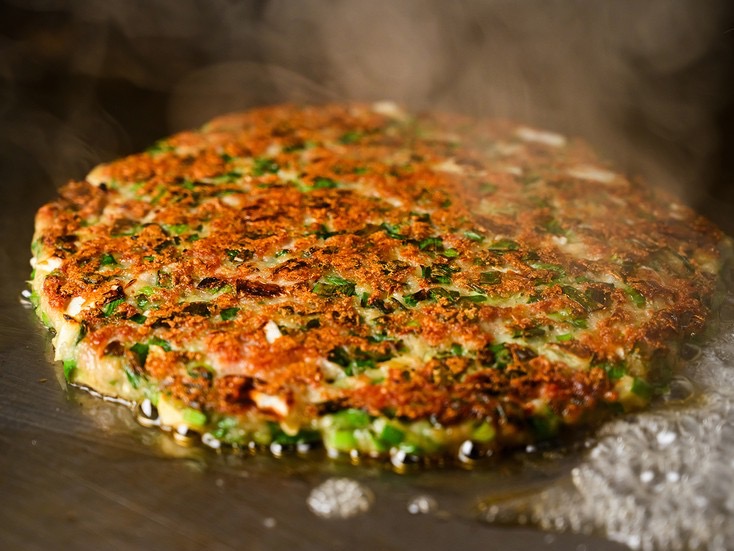 白金「甚六（JINROKU）」──鉄板の香りに包まれる、粋な隠れ家で過ごす特別なひととき 〜M’sブライダルジャパンインターナショナルおすすめデートスポット〜