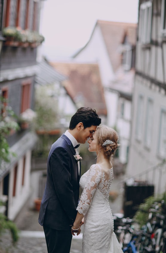 家でじっとしていても、出会いは生まれません ― ご縁を掴む人が必ず「一歩外に出ている」理由 ―