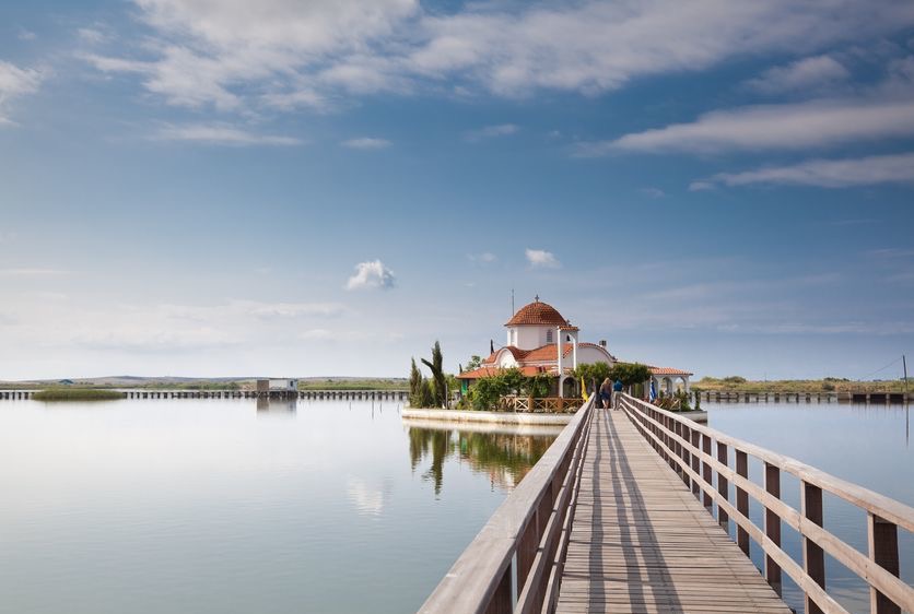 なぜ“優しい女性”ほど婚活で遠慮してしまうのか ― その優しさは、もっと幸せになるために使っていい ―