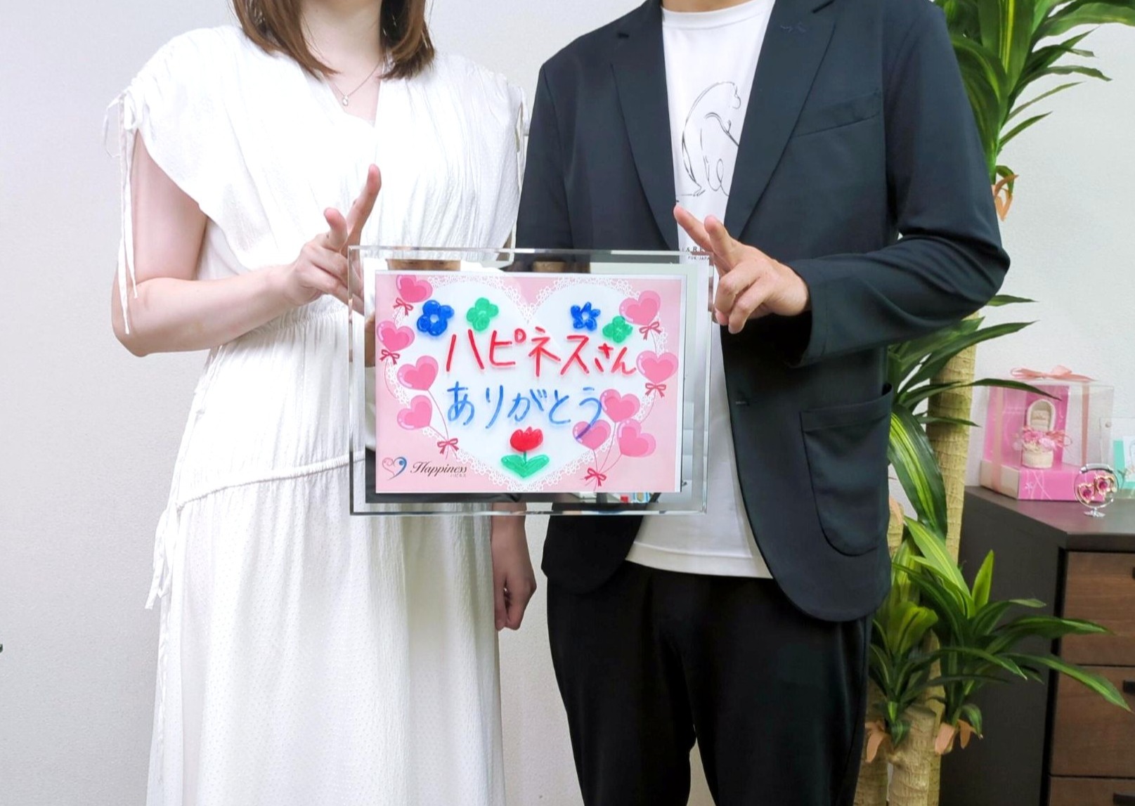 とても素敵な彼と結婚が決まり幸せで～す💕 笑顔を忘れないで頑張って来て本当に良かったです！ 女性会員様が彼と一緒にご成婚手続きにご来店でーす(#^.^#)