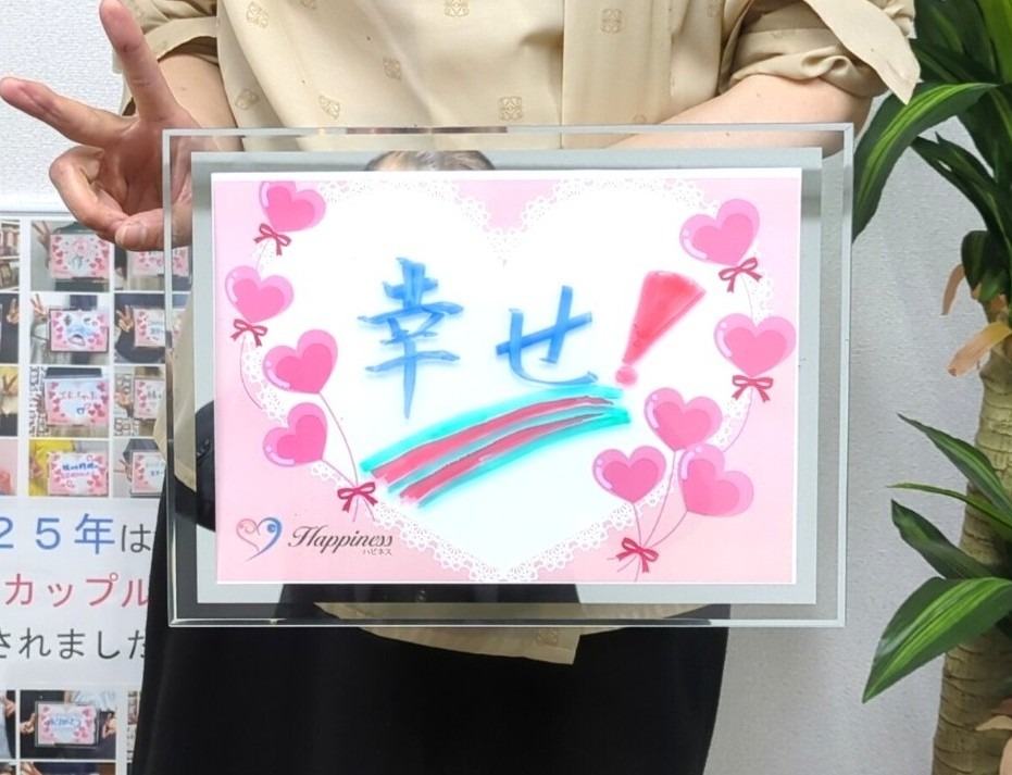 少し時間はかかりましたがやっと“この人だ！”と思える人と出会えました💕 女性会員様が笑顔一杯でご成婚手続きにご来店されました(#^.^#)