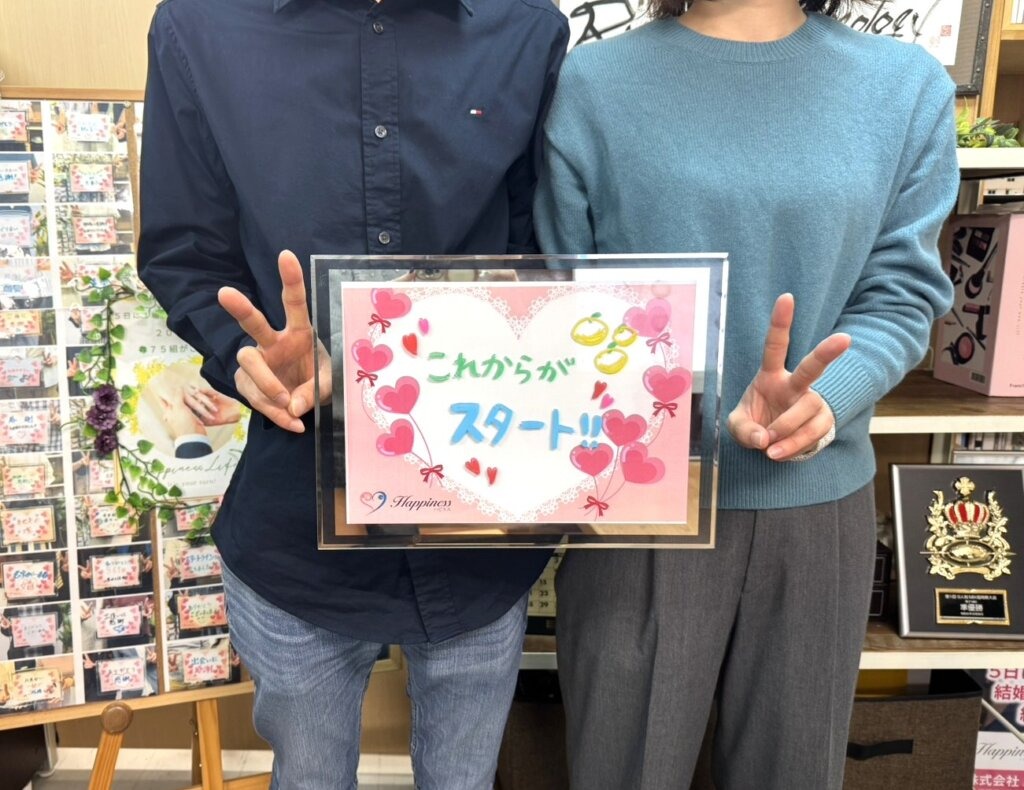 寒さを吹き飛ばす熱々ラブラブなお二人がご成婚手続きにご来店❣️ 福岡と岡山の距離の壁を愛の力で乗り越えてあっという間にご成婚されました✨