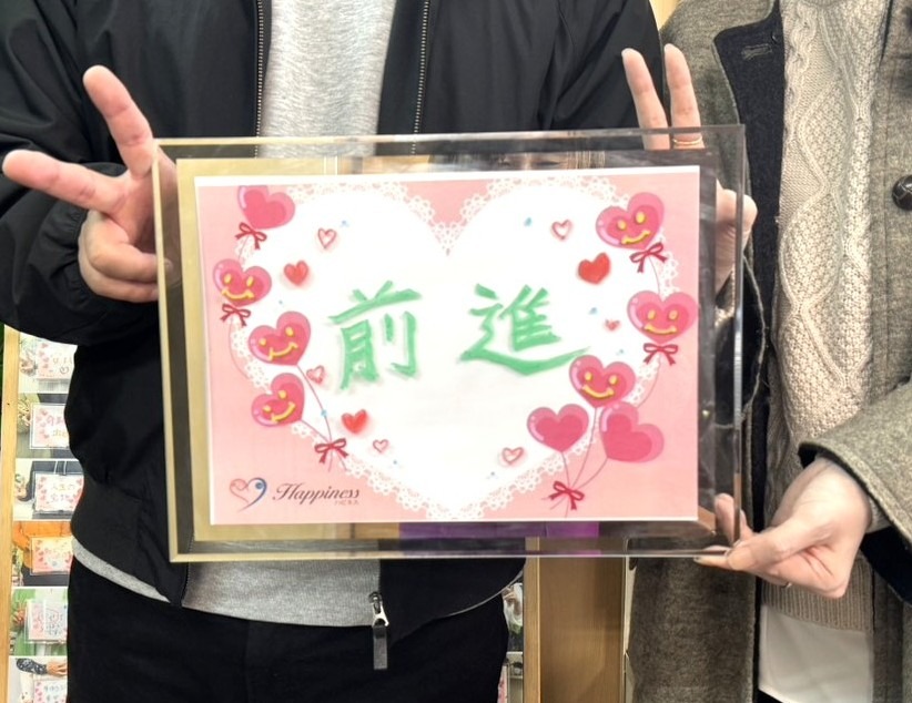 まだまだ幸せの春風の続くハピネス💕 昨日も息ぴったりのお二人が笑顔一杯でご成婚手続きにご来店されました✨