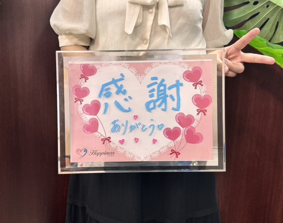 初めてのお見合い相手と運命を感じてそのままご成婚💕 いつも控えめな女性会員さまが最高の笑顔でご成婚手続きにご来店されました✨