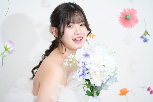 なぜ男性は歳を重ねても若い女性を好むのか