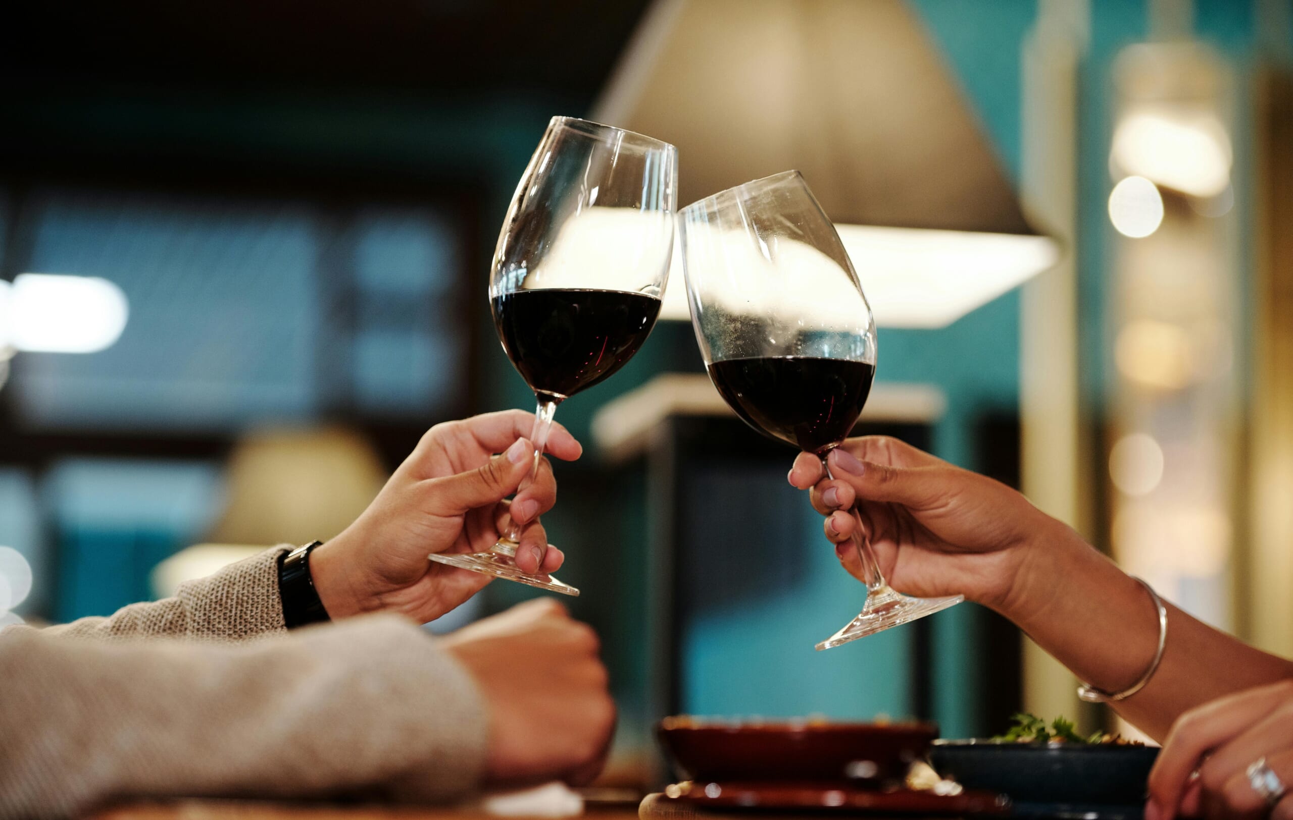 真面目なだけでは結婚できない？お酒を飲む男性の成婚率が高い理由
